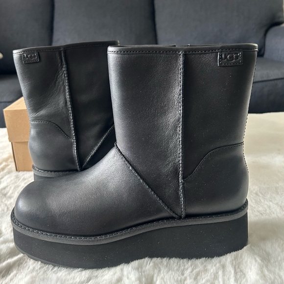 UGG SITYFUNC MID LEATHER BOOT